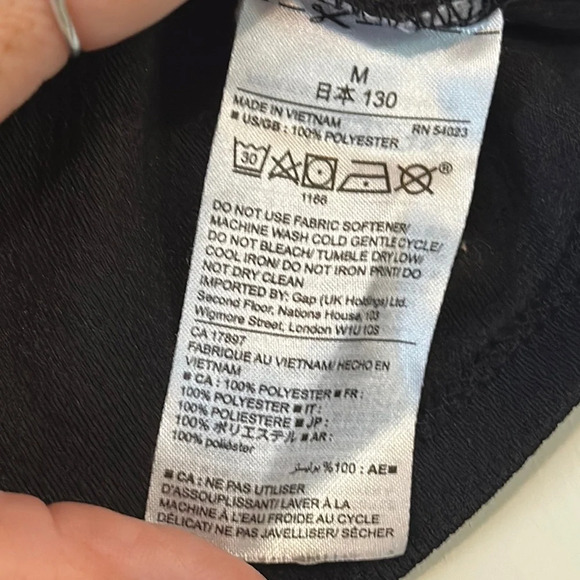 GAP Black and White Short Sleeve Tee with Signature Logo - Picture 3 of 10